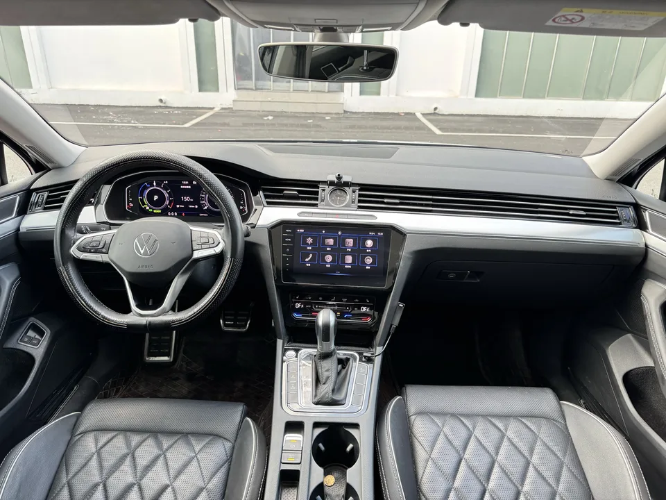 Volkswagen Magotan PHEV Magotan GTE 2022 luxury model 2022 — миниатюра 3