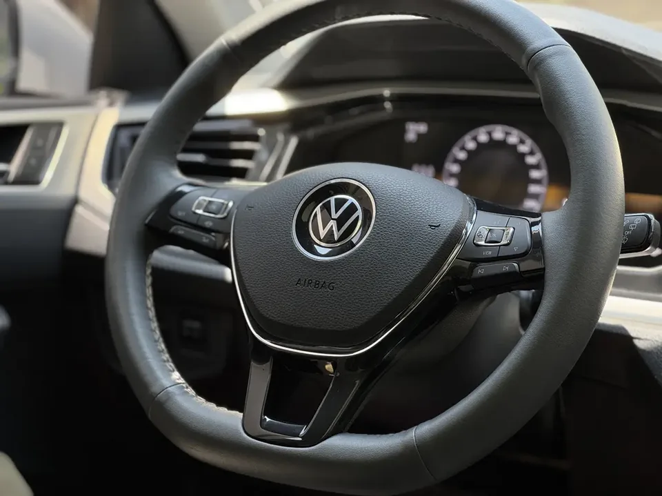 Volkswagen Polo Polo facelift Plus 1.5L Automatic Colorful Technology Edition 2023 — thumbnail 5