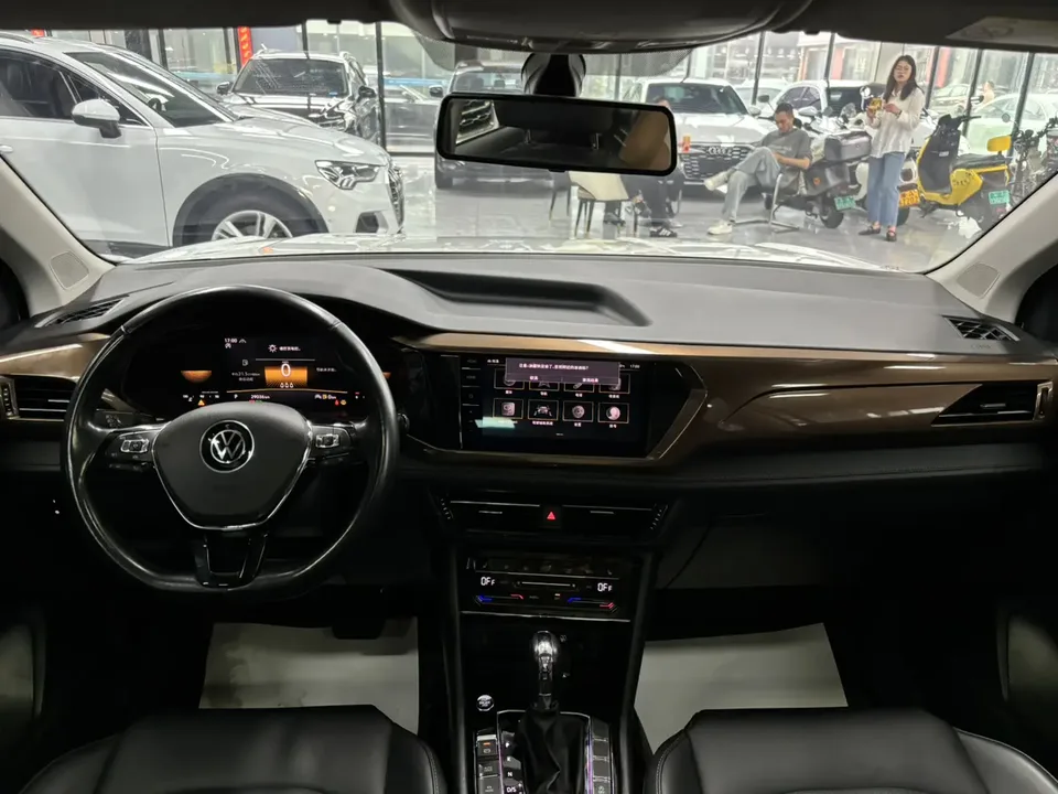 Volkswagen Tharu tuyue 280TSI 2WD Deluxe Edition 2022 — миниатюра 3