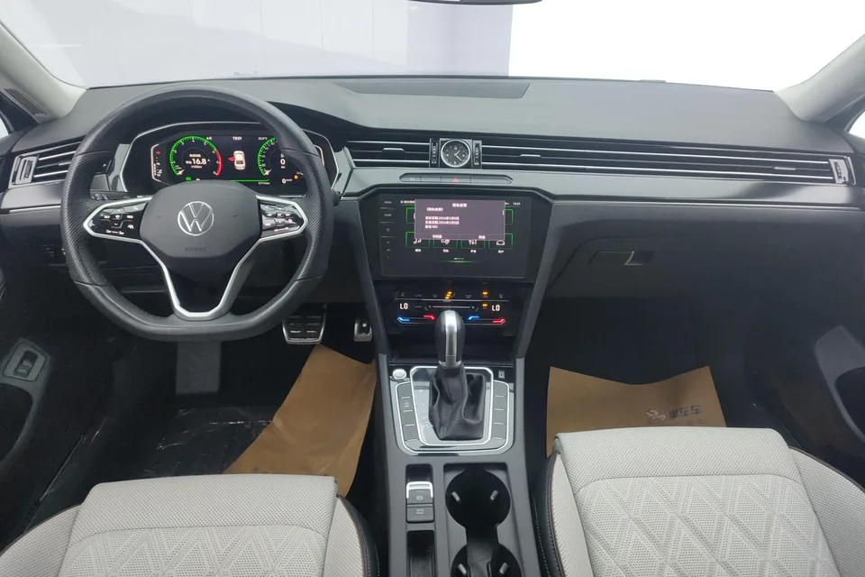 Volkswagen Magotan Magotan 2025 Public Edition 330TSI DSG Luxury Edition 2025 — миниатюра 3