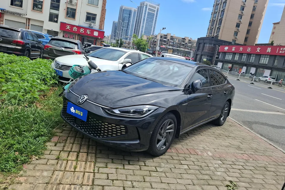 Volkswagen Lamando Lingdu 2024 Lingdu Lingdu L 280TSI DSG Hot Edition 2024 — photo 1, buy with delivery to Moscow