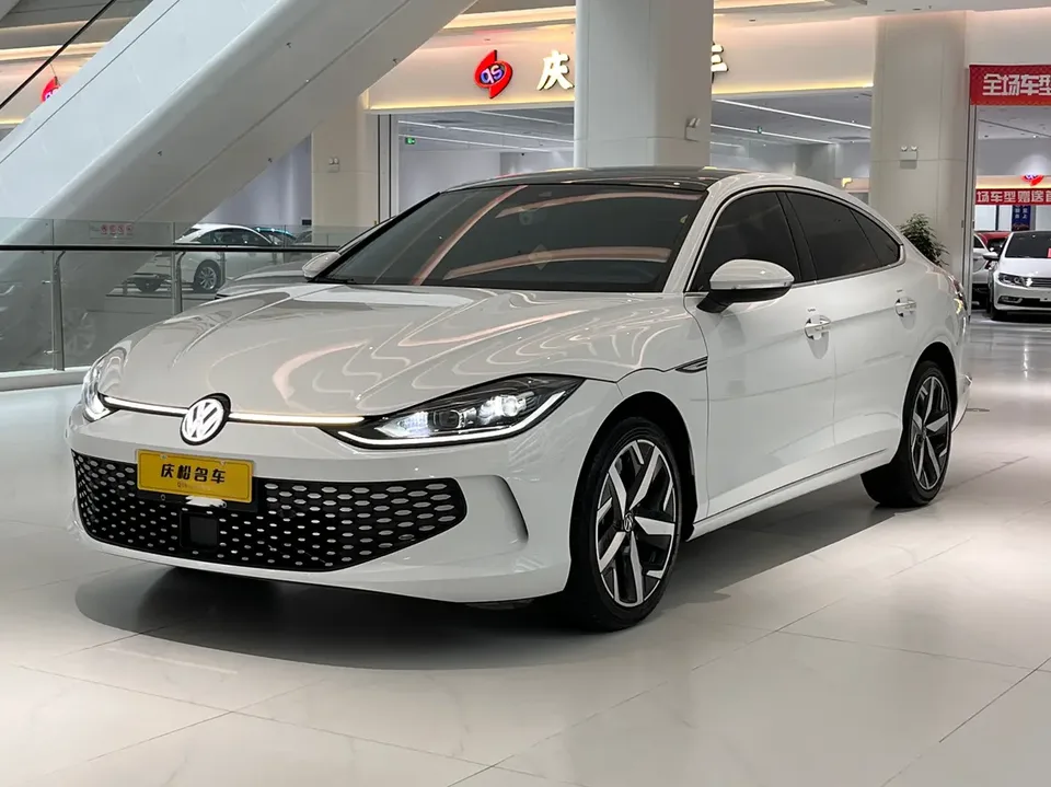 Volkswagen Lamando Lingdu 2024 Lingdu Lingdu L 280TSI DSG Hot Edition 2024 — photo 1, buy with delivery to Moscow
