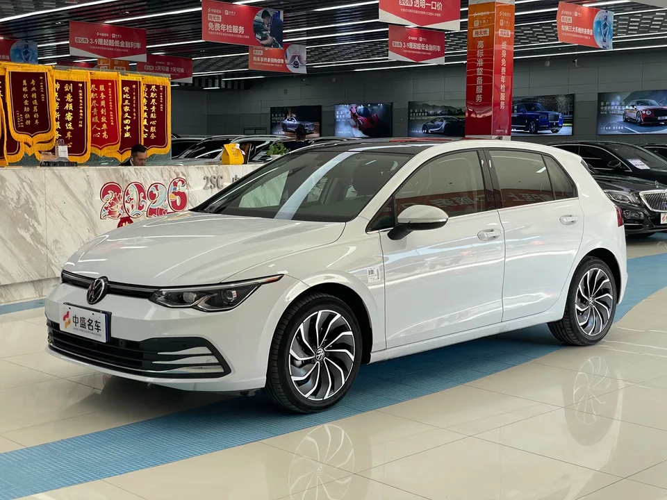 Volkswagen Golf golf 2023 280TSI DSG Pro facelift 2023 — photo 1, buy with delivery to Moscow