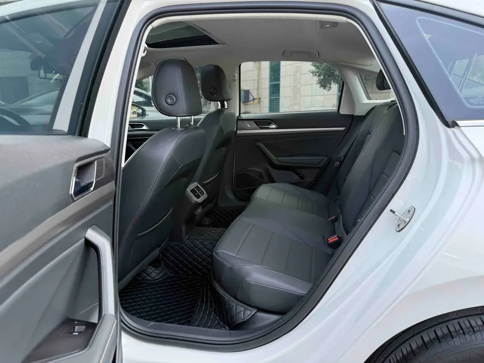 Volkswagen Lavida Lavida 2022 1.5L Automatic Vision Edition 2022 — thumbnail 4