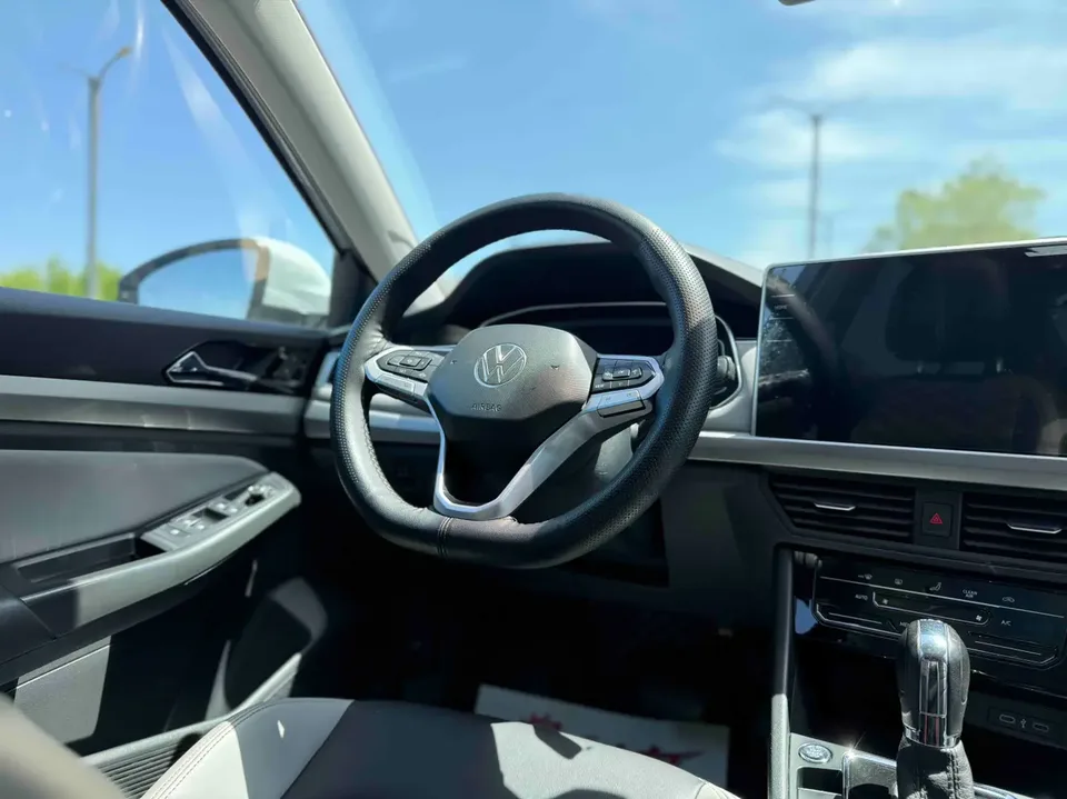 Volkswagen Bora 300TSI DSG Premium Edition 2023 — миниатюра 4