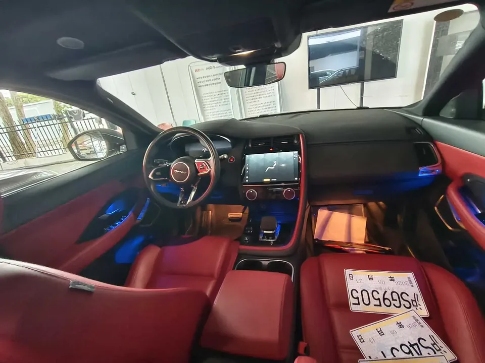 Jaguar E-Pace Jaguar E-PACE 2024 aggressive sports version R-DYNAMIC S 2023 — миниатюра 2