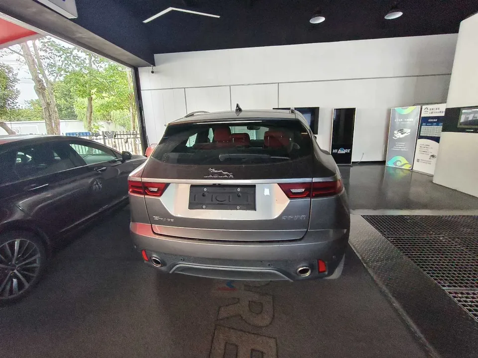 Jaguar E-Pace Jaguar E-PACE 2024 aggressive sports version R-DYNAMIC S 2023 — миниатюра 3
