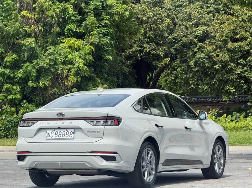 Ford Mondeo Mondeo EcoBoost 180 Deluxe 2023 — thumbnail 5