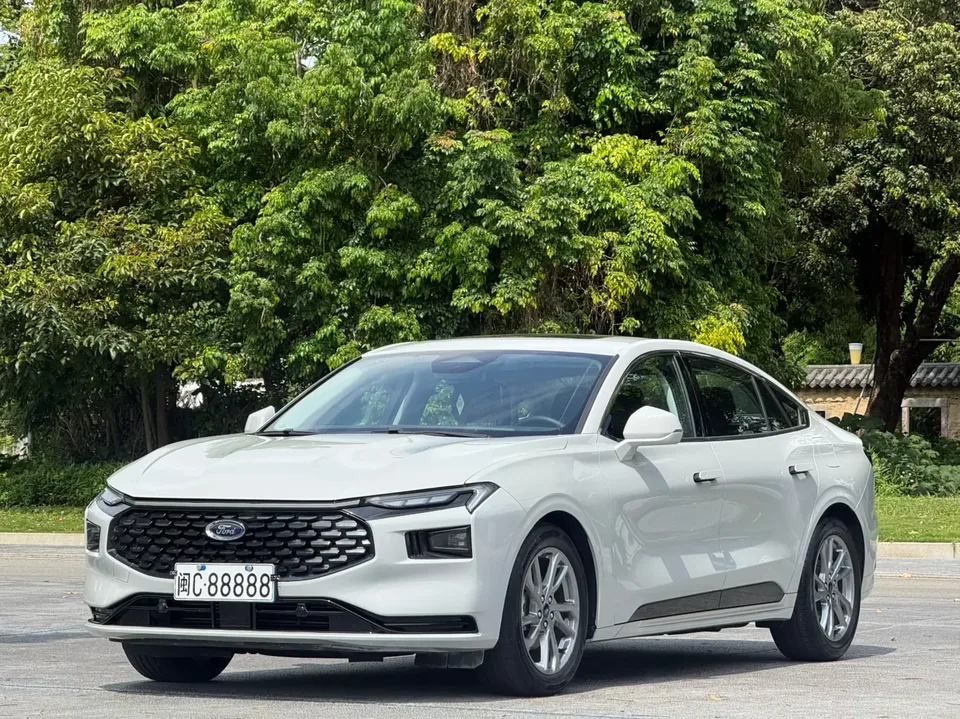 Ford Mondeo Mondeo EcoBoost 180 Deluxe 2023 — photo 1, buy with delivery to Moscow