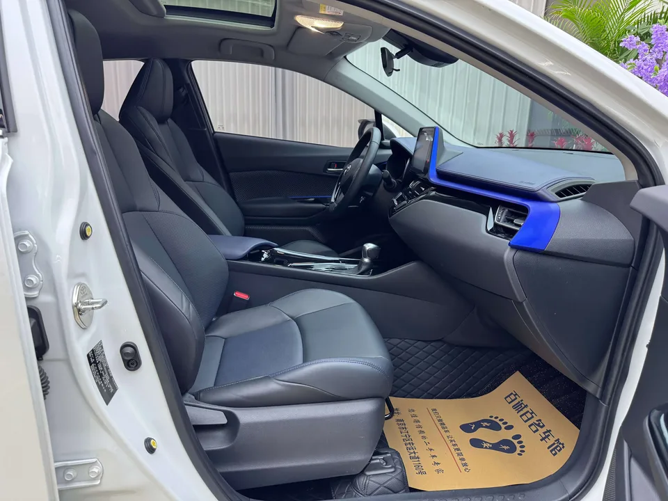 Toyota C-HR 2.0L Luxury Edition 2022 — миниатюра 5