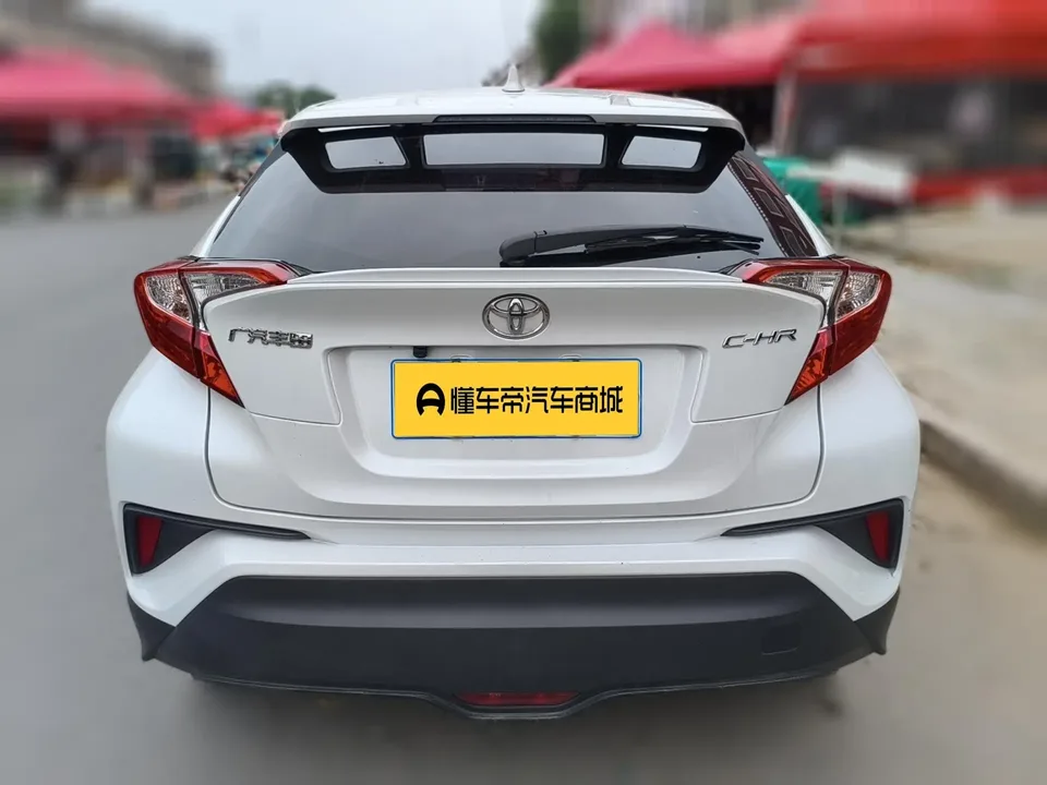Toyota C-HR 2.0L Comfort Edition 2022 — миниатюра 2