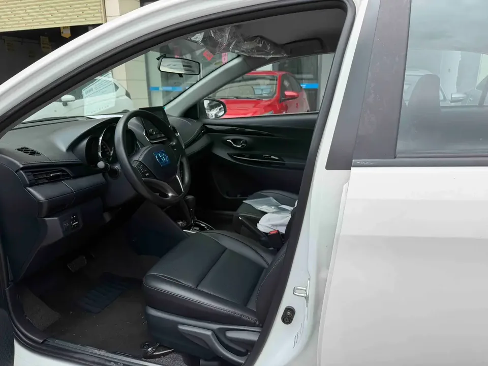 Toyota YARiS L Enjoy YARiS L Enjoy YARiS L enjoys the 2022 1.5L CVT luxury PLUS version 2022 — thumbnail 5