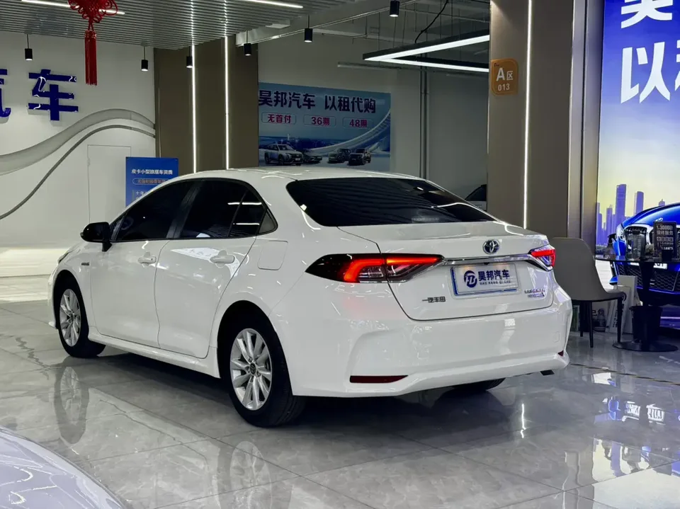 Toyota Corolla Corolla Intelligent Electric Hybrid Dual Engine 1.8L E-CVT Elite Edition 2023 — thumbnail 4