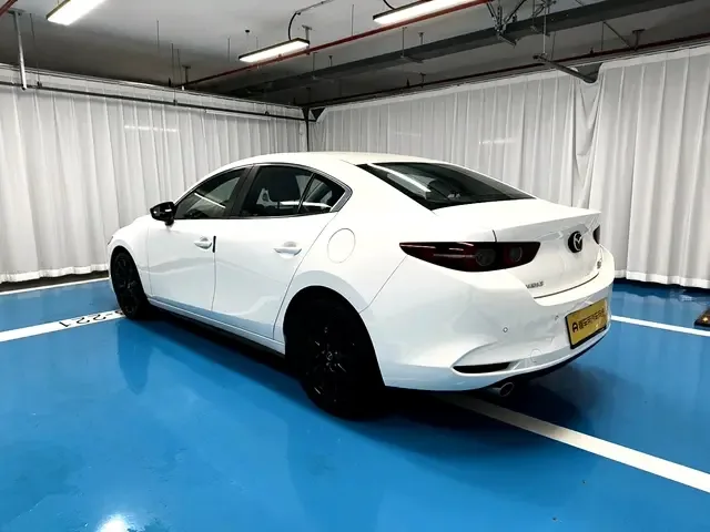 Mazda Axela 2.0L automatic premium version 2023 — миниатюра 2