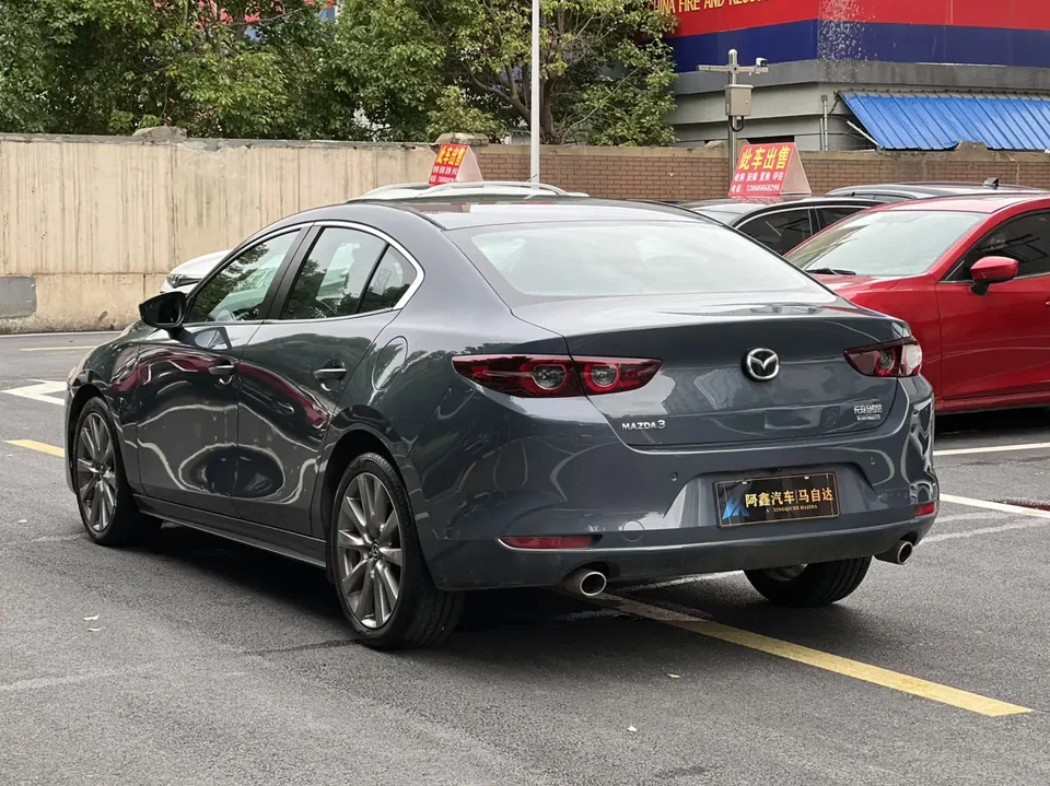 Mazda Axela 2.0L Automatic Premium Edition 2024 — миниатюра 2
