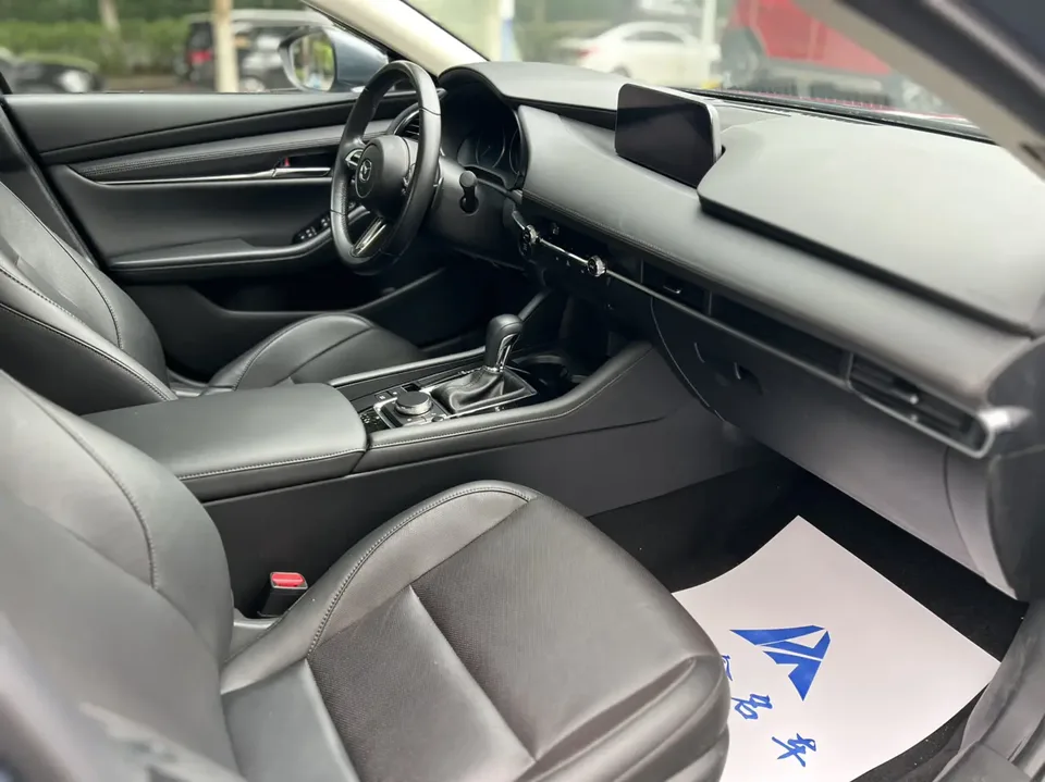 Mazda Axela 2.0L Automatic Premium Edition 2024 — миниатюра 4