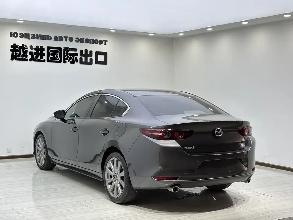 Mazda Axela 2.0L automatic quality version 2022 — миниатюра 4
