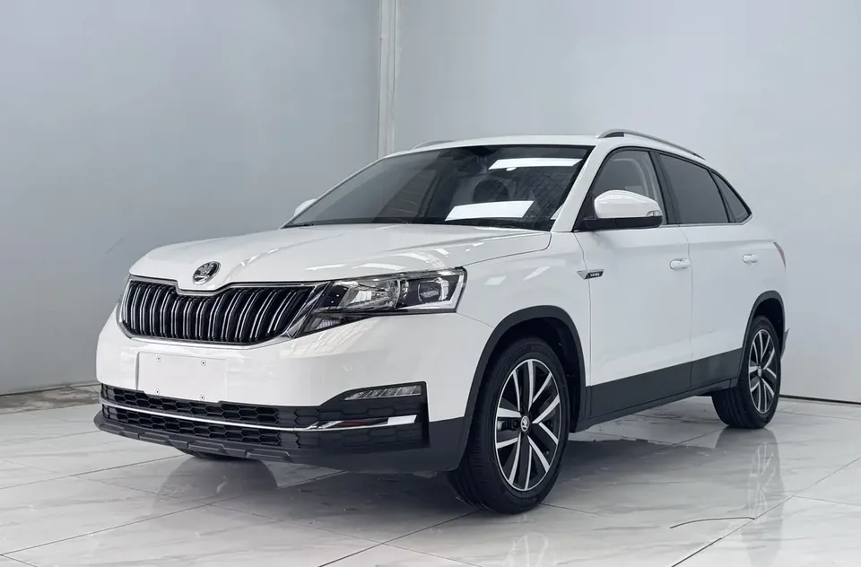 Skoda Comek Comek Kamiq facelift 1.5L automatic comfort version 2023 — photo 1, buy with delivery to Moscow