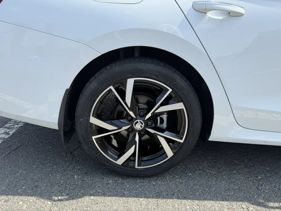 Skoda Octavia Octavia facelift PRO TSI280 DSG exclusive version 2023 — миниатюра 4