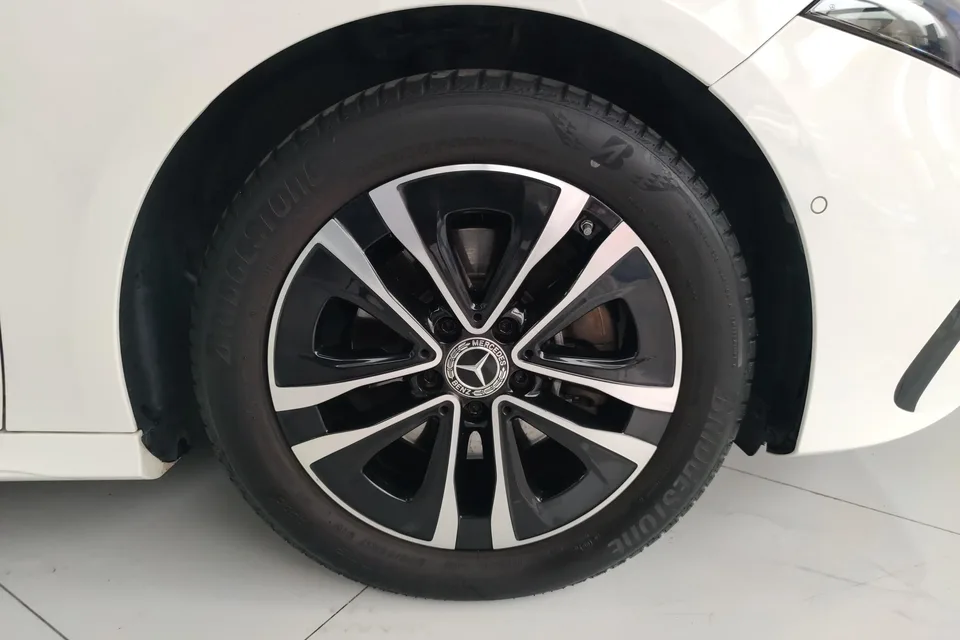 Mercedes-Benz Mercedes Benz A Class Mercedes-Benz A-Class 2023 A 200 L Sports Sedan Dynamic Edition 2024 — миниатюра 4