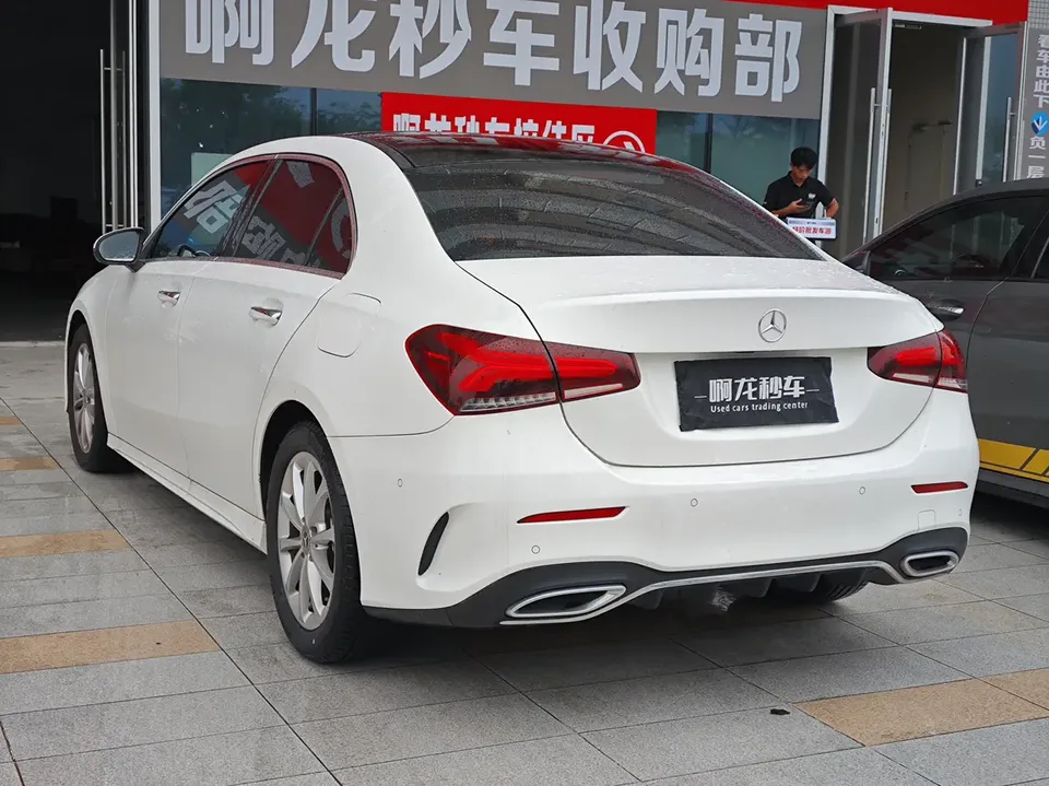 Mercedes-Benz Mercedes Benz A Class facelift A 200 L sports sedan dynamic version 2023 — миниатюра 4