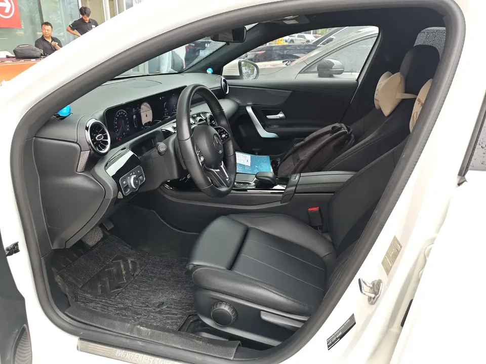 Mercedes-Benz Mercedes Benz A Class facelift A 200 L sports sedan dynamic version 2023 — миниатюра 5