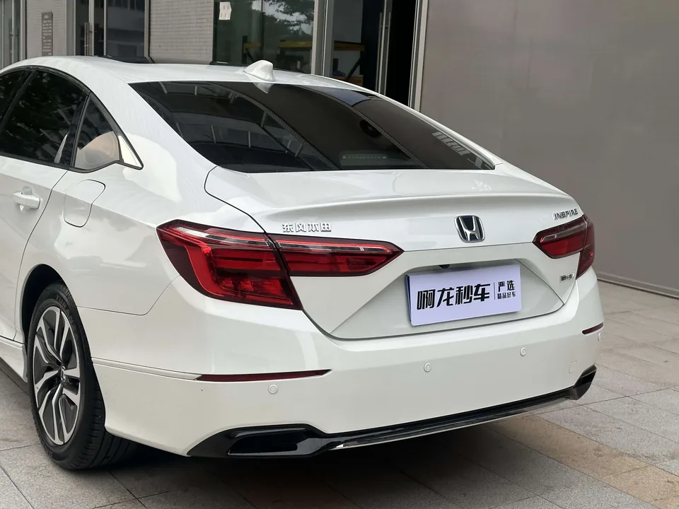 Honda Inspire 2022 Insignia Hybrid 2.0L Pure Elegant Edition 2022 — миниатюра 3