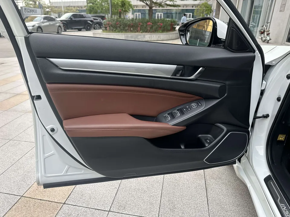 Honda Inspire 2022 Insignia Hybrid 2.0L Pure Elegant Edition 2022 — миниатюра 5