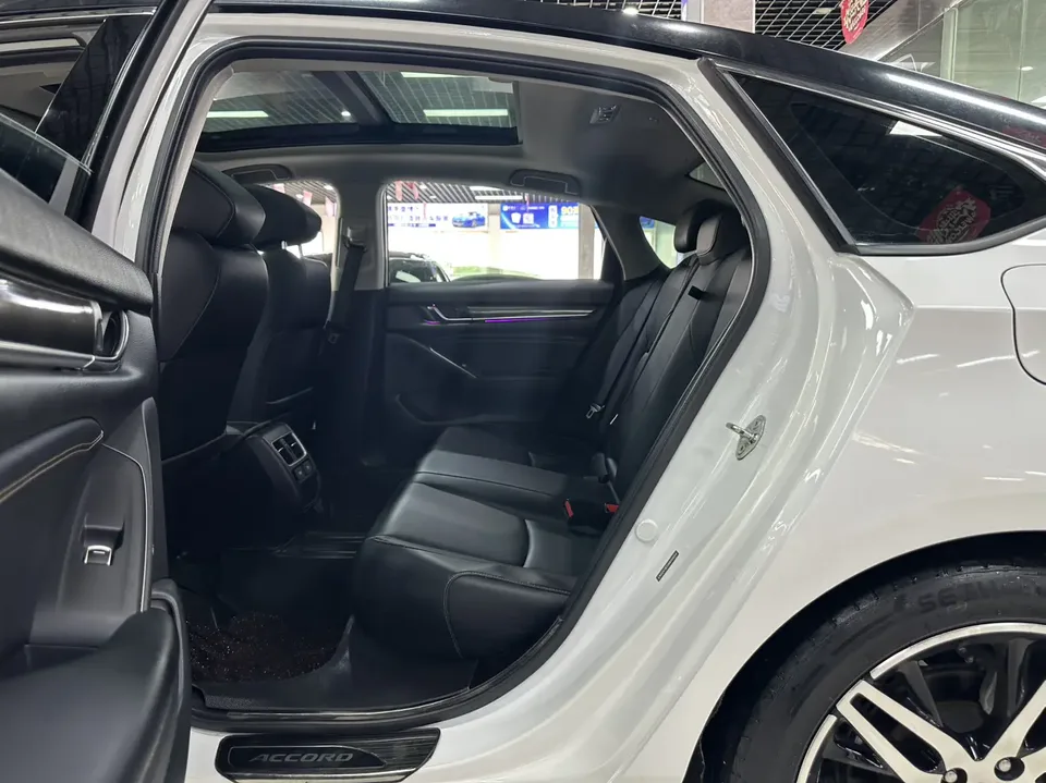 Honda Accord 2022 Accord 260TURBO Fantasy Night Premium Edition 2022 — миниатюра 5