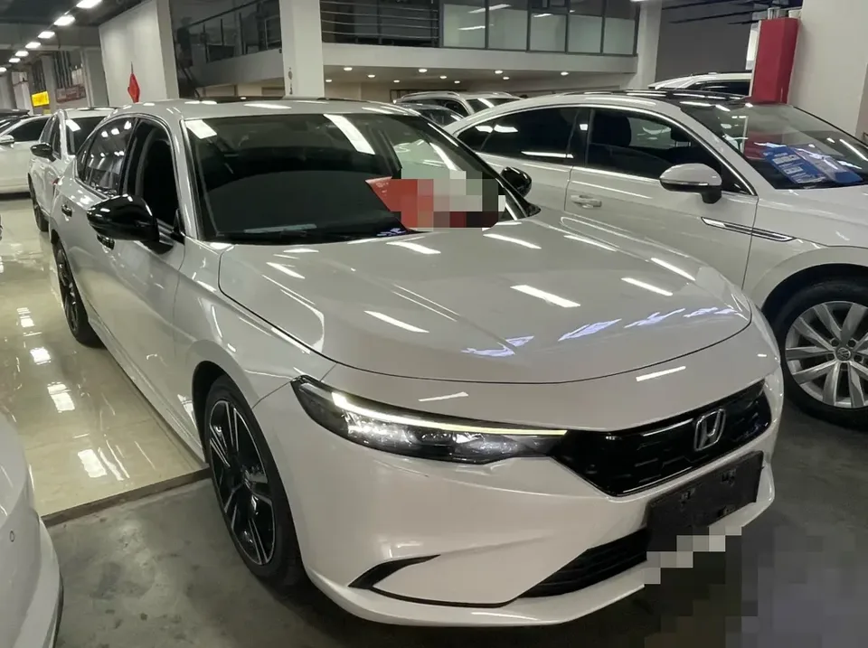 Honda Integra 240TURBO CVT Leading Edition 2023 — миниатюра 3