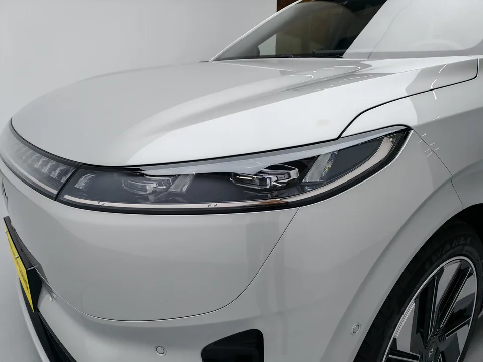 Dongfeng Yipai 008 210Max Extended Range 6-seater 2025 — миниатюра 2