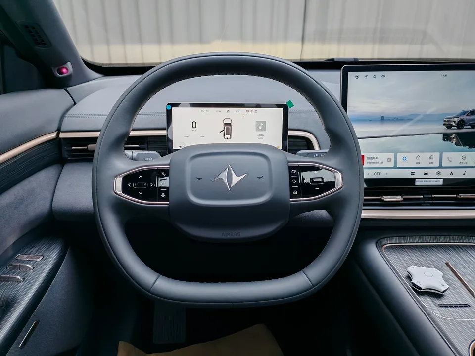 Dongfeng Yipai 008 210Max Extended Range 6-seater 2025 — миниатюра 5