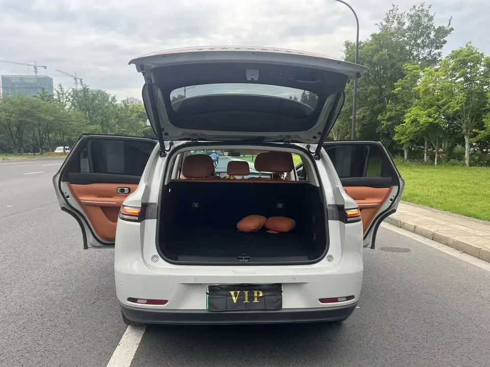 Leapmotor Zero running C10 Pure Electric 530 Smart Edition 2025 — миниатюра 3