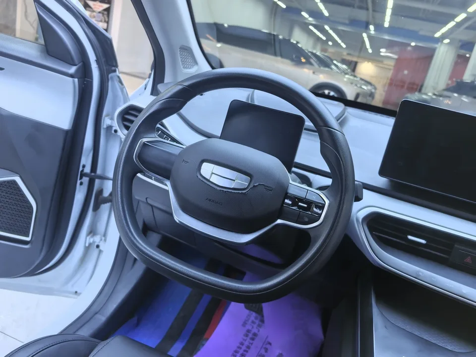 Geely Geometry A Geely Geometry A 2024 410KM travel version 2024 — миниатюра 3