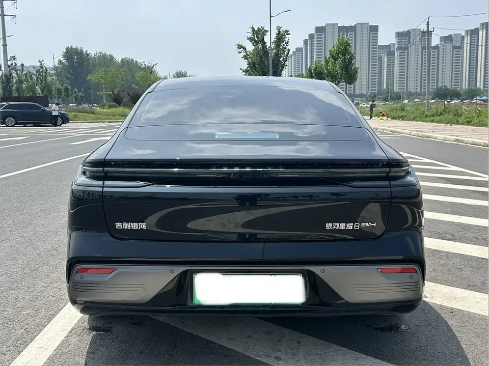 Geely Galaxy Star 8 PHEV 130km EM-i Premium Edition 2025 — миниатюра 4
