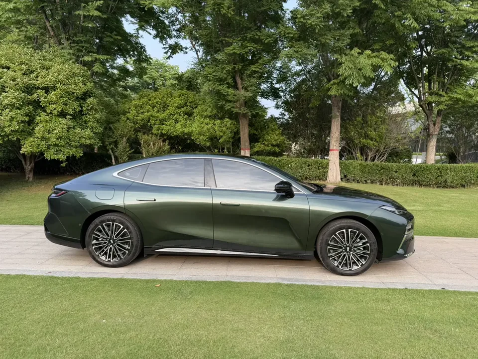 Geely Galaxy Star 8 PHEV 130km EM-i Premium Edition 2025 — миниатюра 4