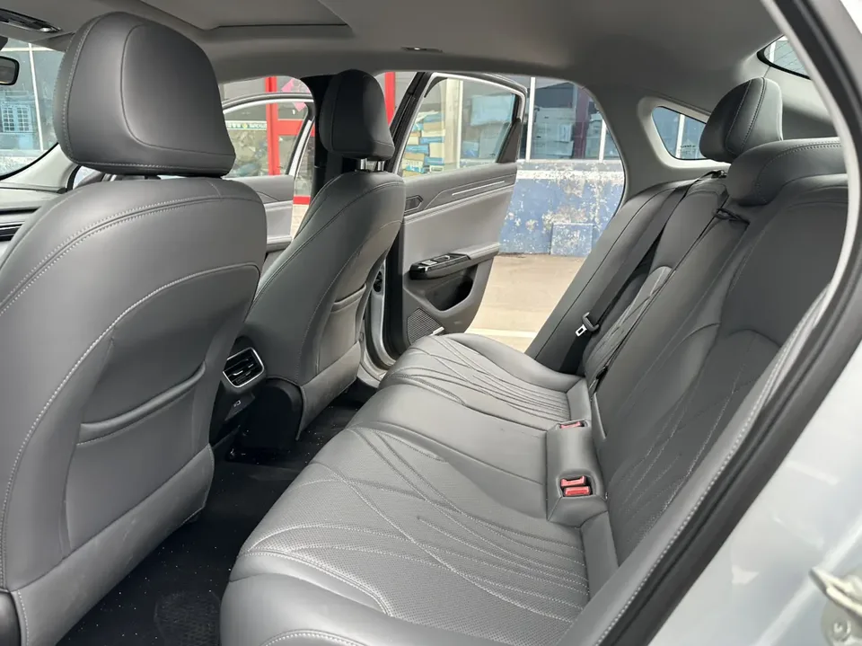 Geely Galaxy L6 1.5 EM-i DHT 140KM Starship Edition 2025 — миниатюра 4