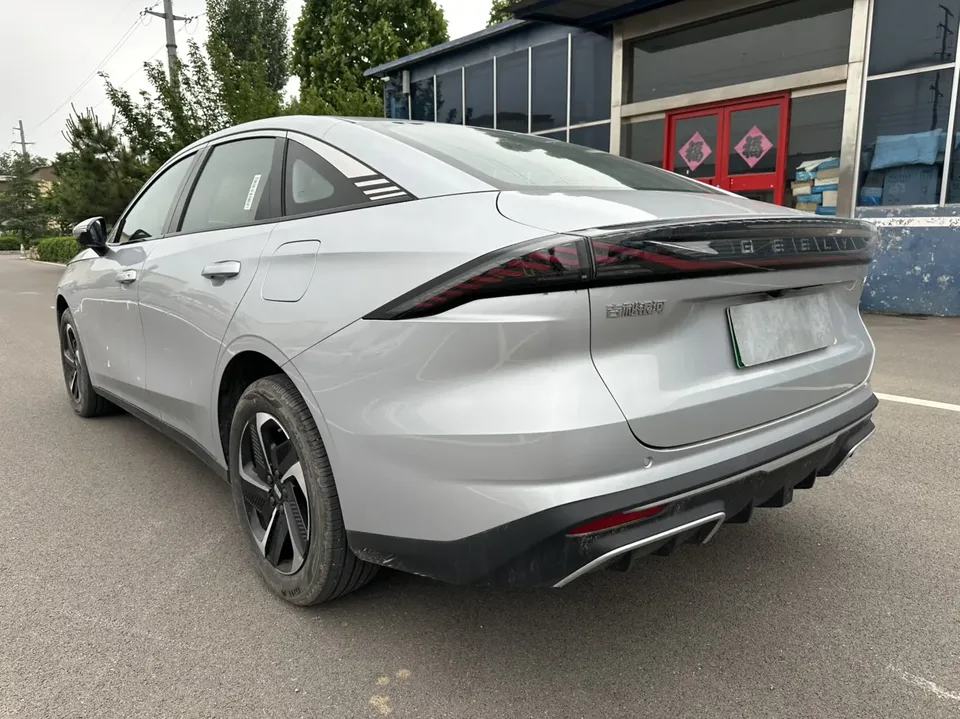 Geely Galaxy L6 1.5 EM-i DHT 140KM Starship Edition 2025 — миниатюра 5