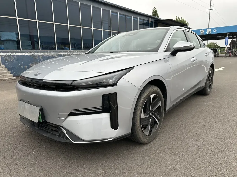 Geely Galaxy L6 2025