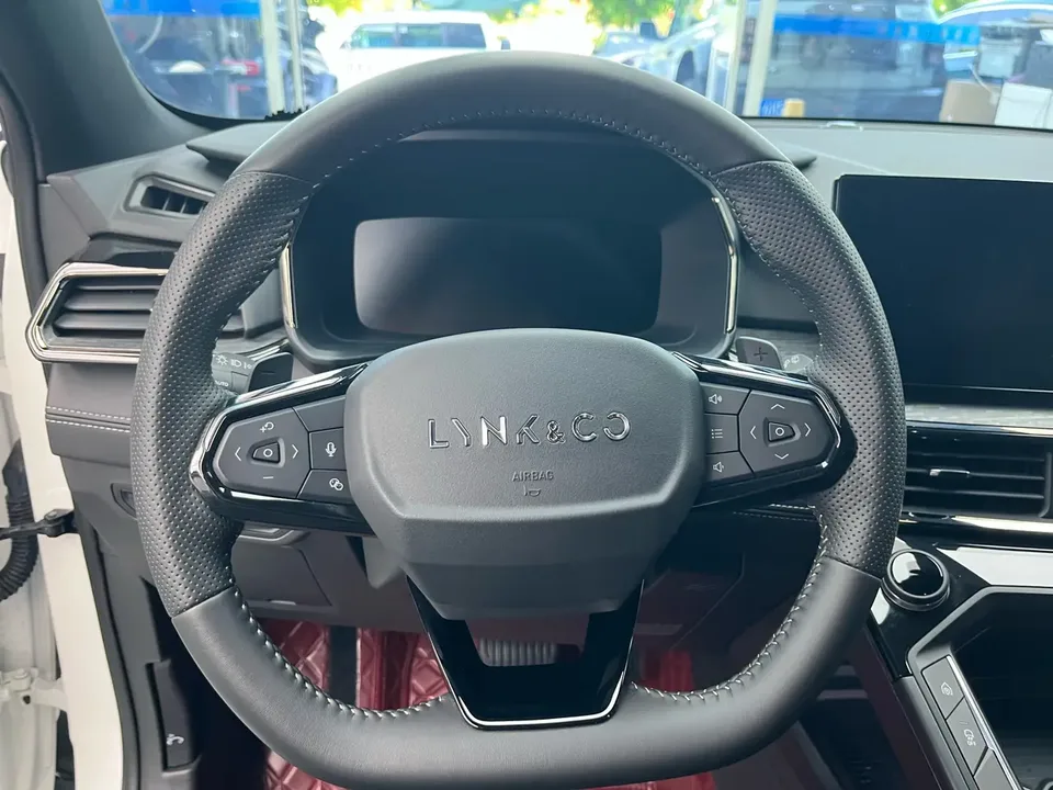 Lynk & Co 06 Lynk & Co 06 2023 Remix 1.5T Hero 2023 — миниатюра 5
