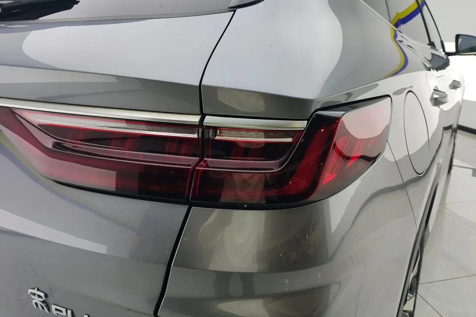 BYD Song PLUS DM DM-i 110KM 2WD Flagship PLUS 2023 — миниатюра 2