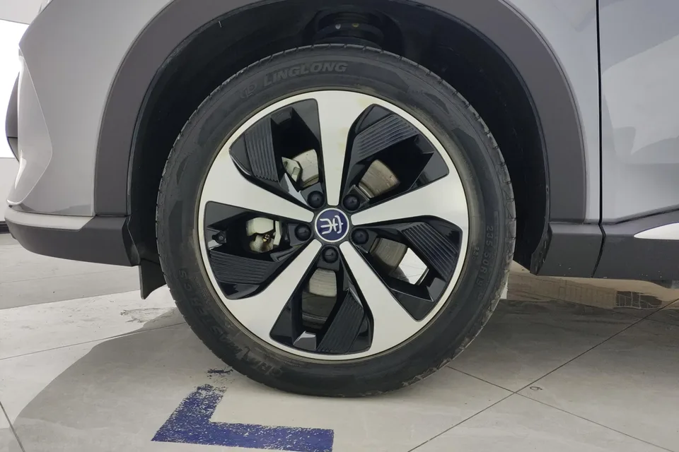 BYD Song PLUS DM DM-i 110KM 2WD Flagship PLUS 2023 — миниатюра 3