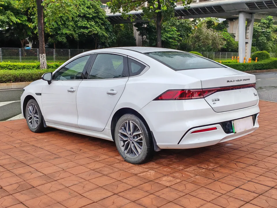 BYD Qin PLUS EV Honor Edition 510KM Leading Model 2024 — миниатюра 2