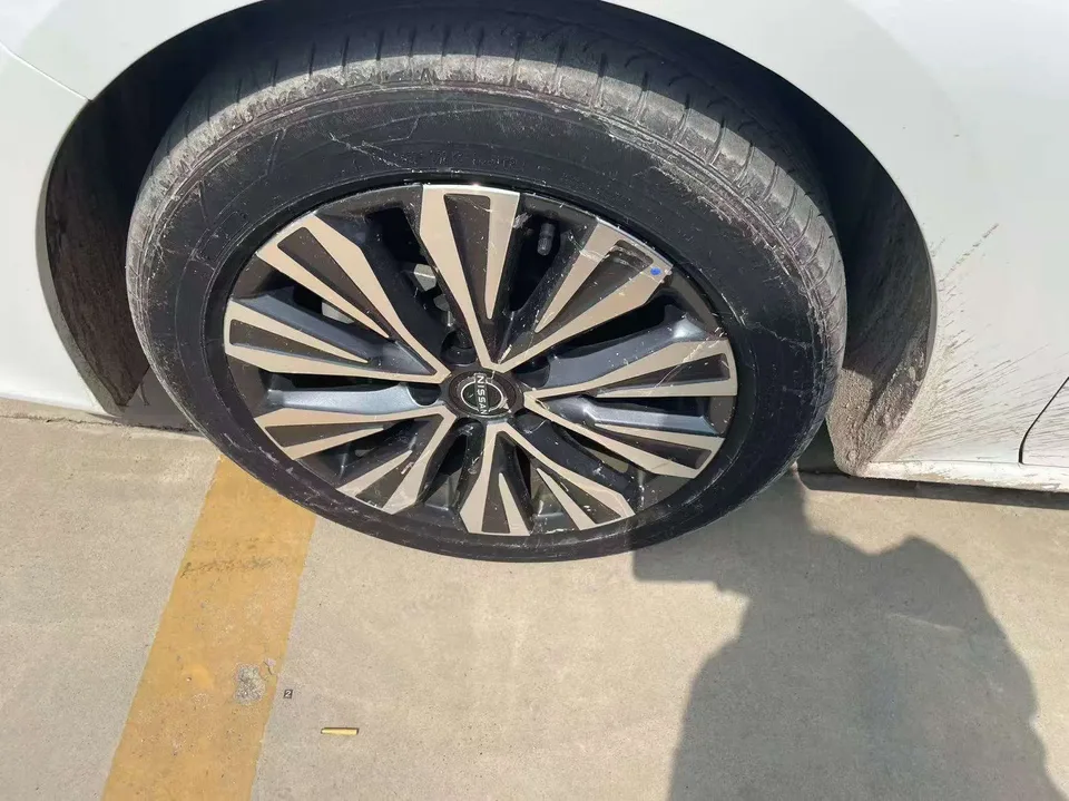 Nissan Altima Teana 2.0L XL-Upr Premium Edition 2023 — thumbnail 2