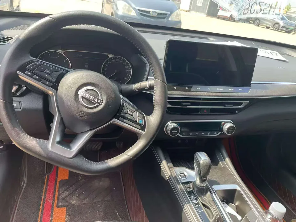 Nissan Altima Teana 2.0L XL-Upr Premium Edition 2023 — thumbnail 3