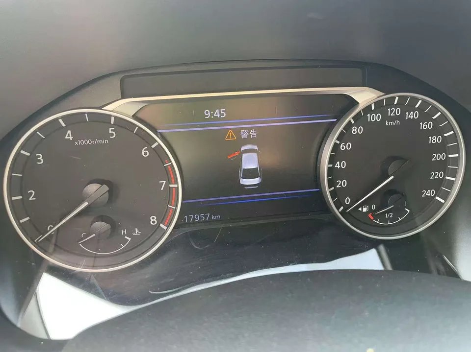 Nissan Altima Teana 2.0L XL-Upr Premium Edition 2023 — thumbnail 5