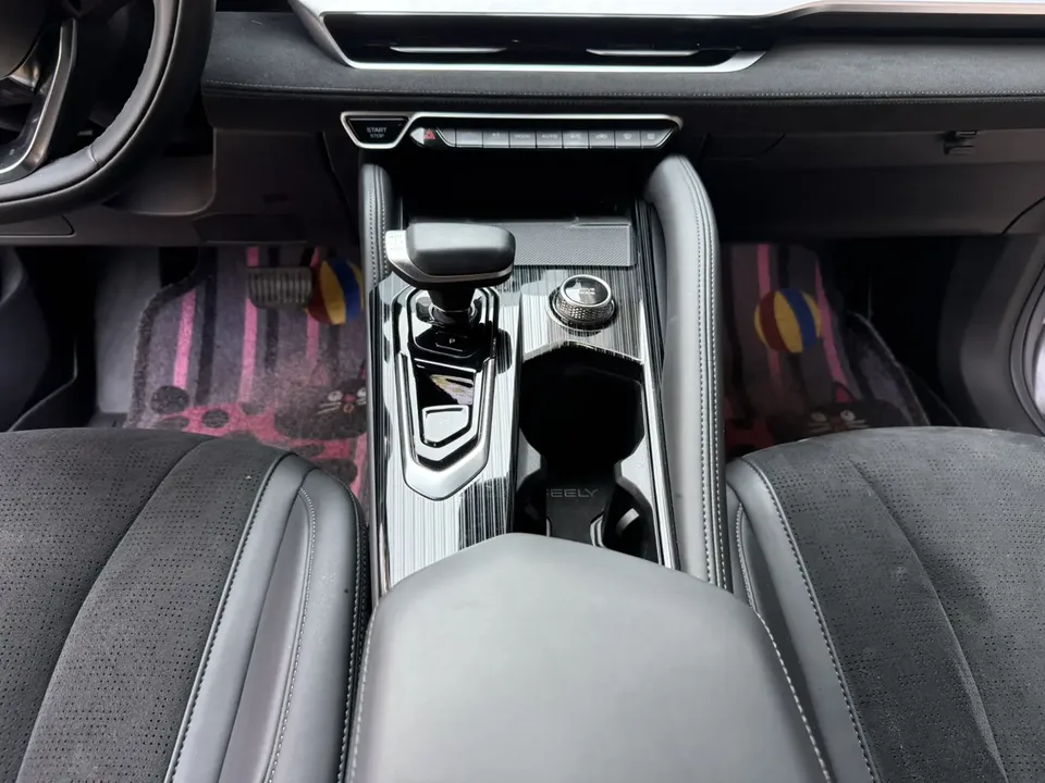 Geely Monjaro Xingyue L 2024 2.0TD High Power Automatic 2WD Skyline Edition 2024 — миниатюра 3