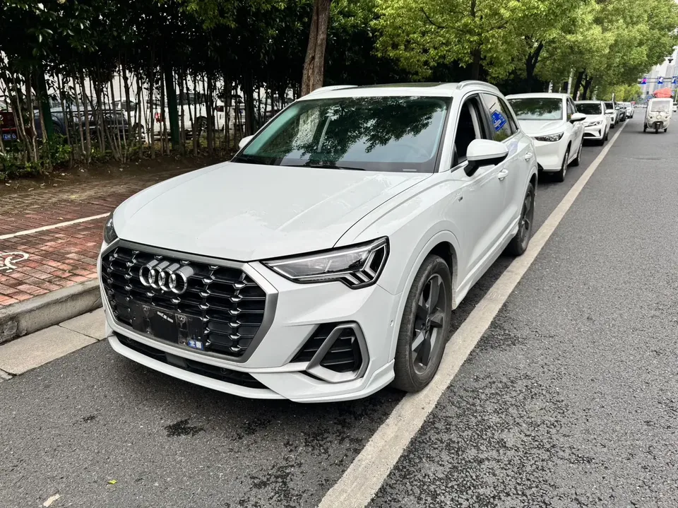 Audi Q3 Q3 Audi Q3 2022 35 TFSI Fashionable and Dynamic 2022 — photo 1, buy with delivery to Moscow
