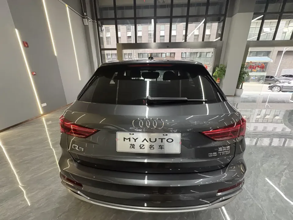 Audi Q3 Audi Q3 2022 35 TFSI Fashionable and Dynamic 2023 — миниатюра 2