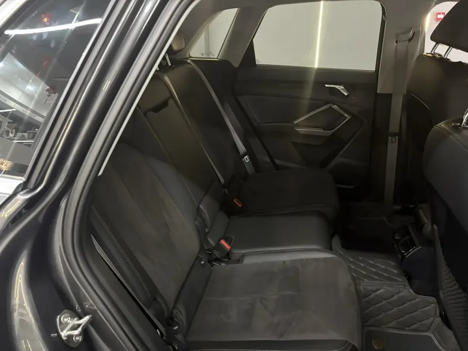 Audi Q3 Audi Q3 2022 35 TFSI Fashionable and Dynamic 2023 — миниатюра 3